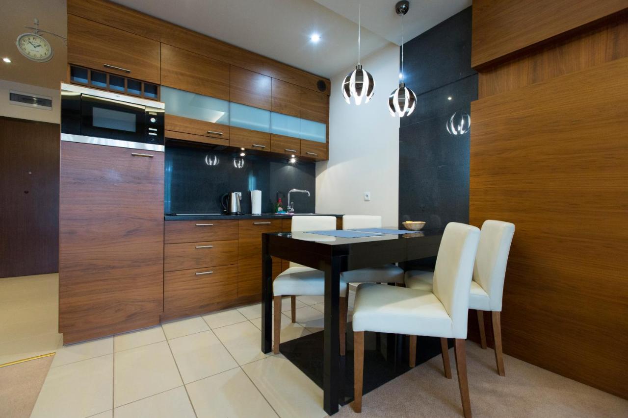Willa Port Apartament Lilia オストルダ エクステリア 写真