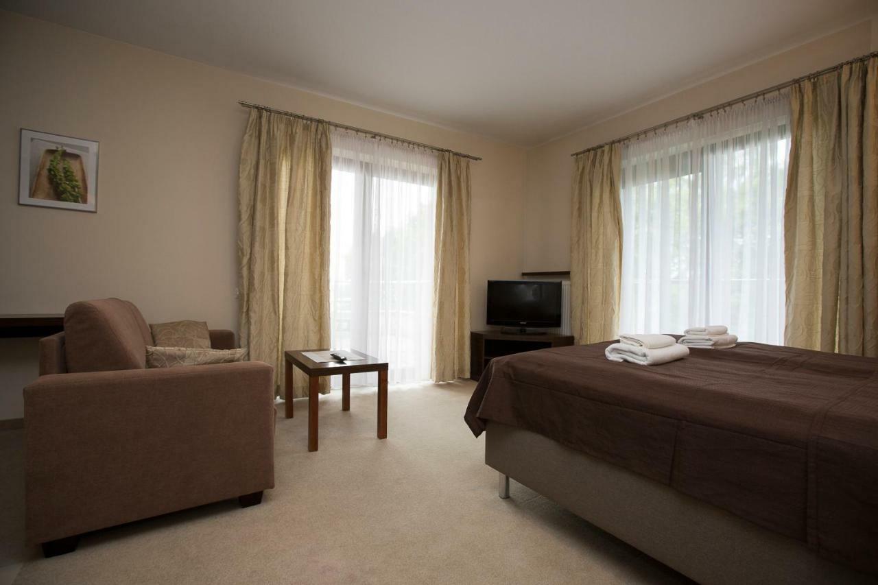 Willa Port Apartament Lilia オストルダ エクステリア 写真