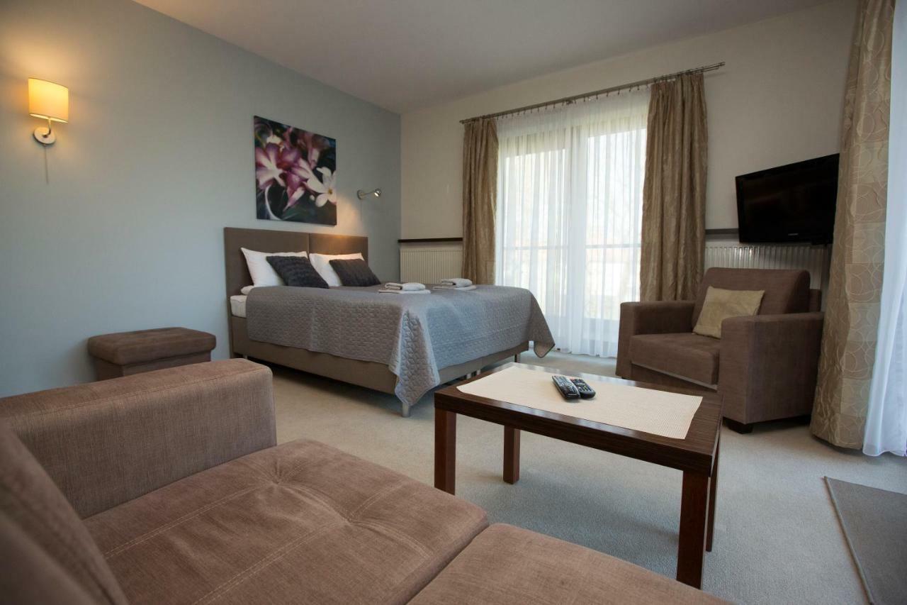Willa Port Apartament Lilia オストルダ エクステリア 写真